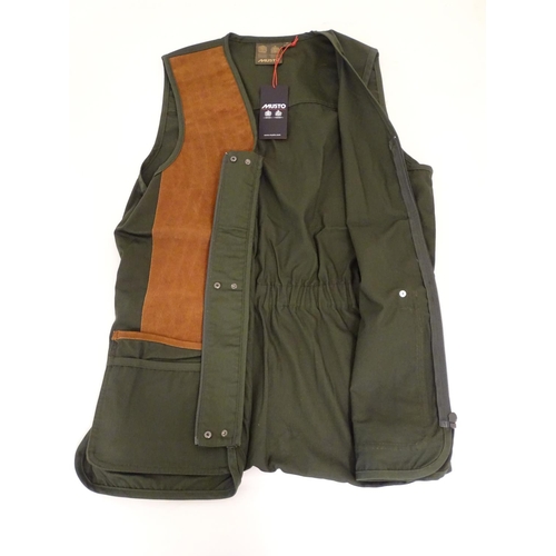 2031 - Sporting / Country pursuits: A Musto skeet vest / clay shooting gilet in green. Size M, new with tag... 