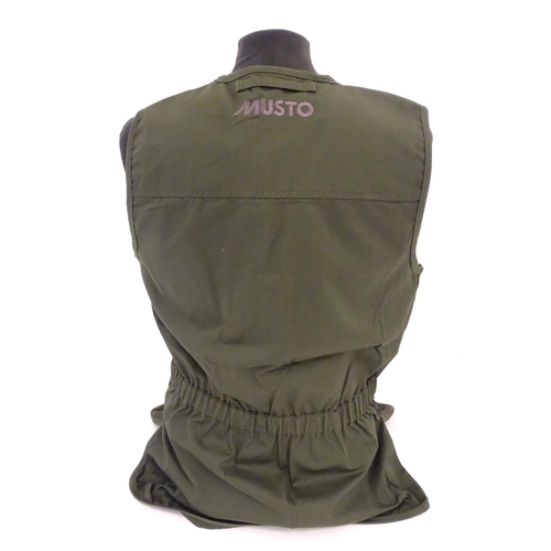 2031 - Sporting / Country pursuits: A Musto skeet vest / clay shooting gilet in green. Size M, new with tag... 