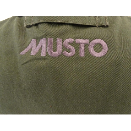 2031 - Sporting / Country pursuits: A Musto skeet vest / clay shooting gilet in green. Size M, new with tag... 