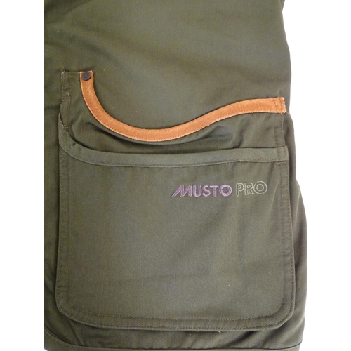 2031 - Sporting / Country pursuits: A Musto skeet vest / clay shooting gilet in green. Size M, new with tag... 