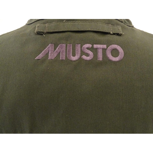 2032 - Sporting / Country pursuits: A Musto skeet vest / clay shooting gilet in green. Size M, new with tag... 