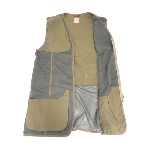 2034 - Sporting / Country pursuits: A Beretta skeet vest / clay shooting gilet in green. Size 2XL, new with... 