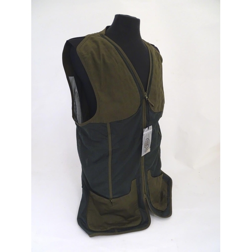 2034 - Sporting / Country pursuits: A Beretta skeet vest / clay shooting gilet in green. Size 2XL, new with... 