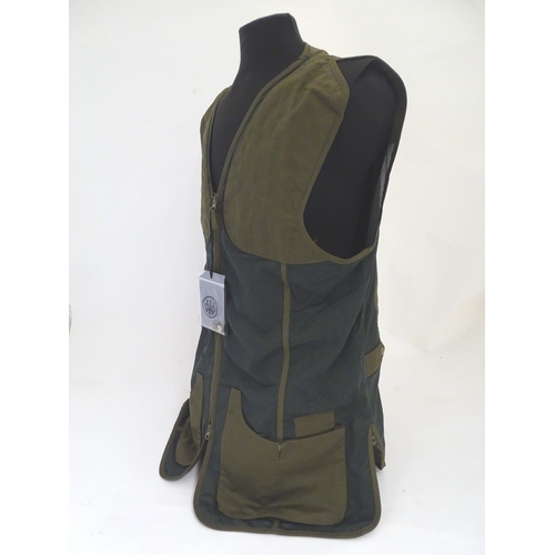 2034 - Sporting / Country pursuits: A Beretta skeet vest / clay shooting gilet in green. Size 2XL, new with... 