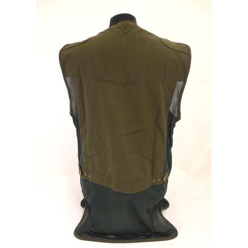 2034 - Sporting / Country pursuits: A Beretta skeet vest / clay shooting gilet in green. Size 2XL, new with... 