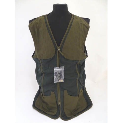 2034 - Sporting / Country pursuits: A Beretta skeet vest / clay shooting gilet in green. Size 2XL, new with... 