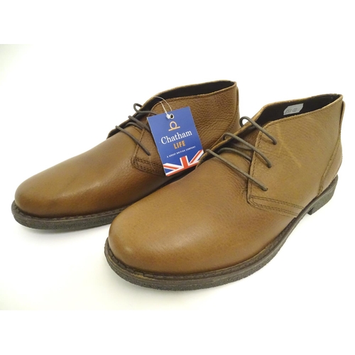 2035 - Sporting / Country pursuits: 3 pairs of mens shoes to include a pair of Chatham tan lace up shoes in... 