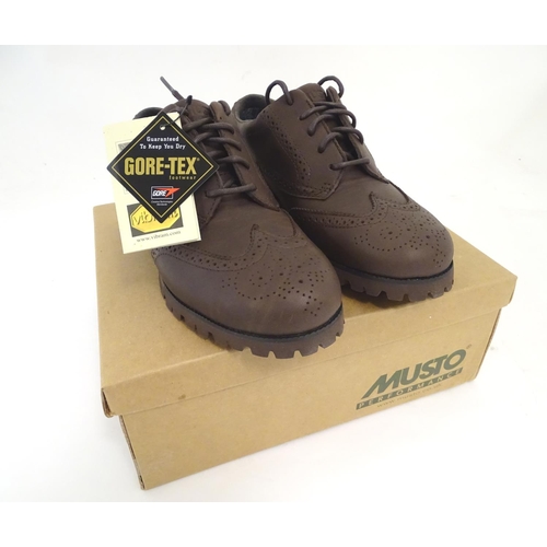 2036 - Sporting / Country pursuits: A pair of Musto, Gore-Tex brogues in dark brown, UK size 5, new with ta... 