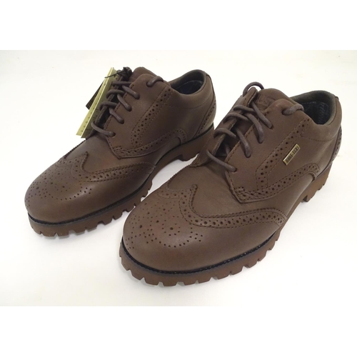 2036 - Sporting / Country pursuits: A pair of Musto, Gore-Tex brogues in dark brown, UK size 5, new with ta... 