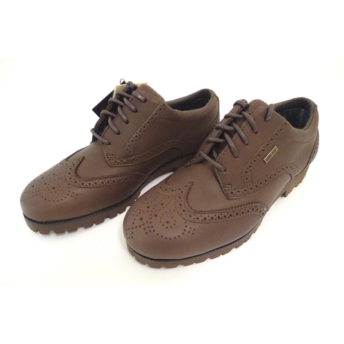 2037 - Sporting / Country pursuits: A pair of Musto, Gore-Tex brogues in dark brown, UK size 6, new with ta... 