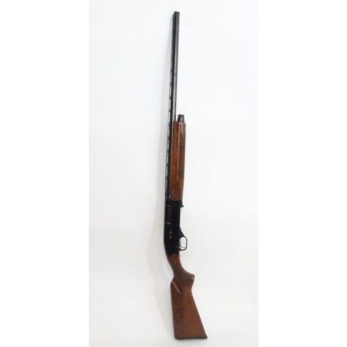 2053 - Shotgun: a Winchester 1400 12 bore semi automatic shotgun, 28 barrel with 2 3/4 chamber, wide ventil... 