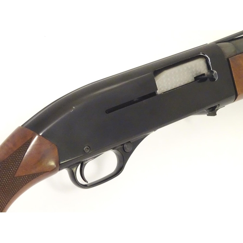 2053 - Shotgun: a Winchester 1400 12 bore semi automatic shotgun, 28 barrel with 2 3/4 chamber, wide ventil... 