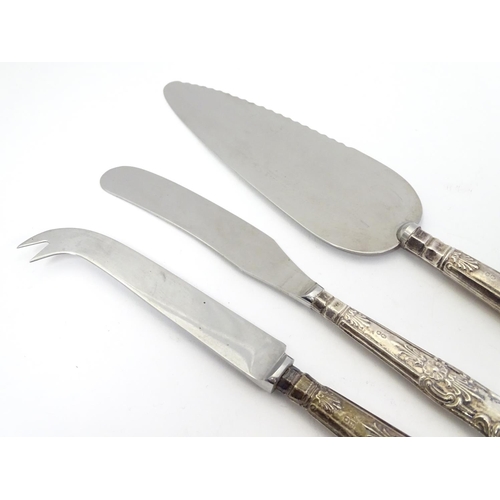 414 - Three silver handled Kings Pattern items: pie server and butter spreader hallmarked
Sheffield 1970 m... 