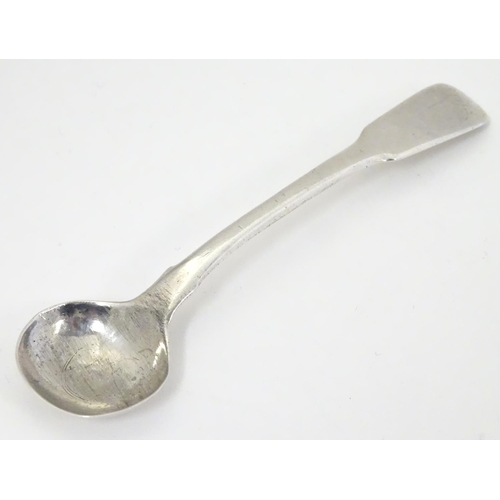 425 - A silver fiddle pattern salt spoon, hallmarked London 1810 maker TB. 4