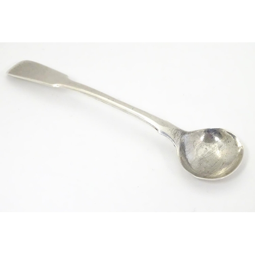 425 - A silver fiddle pattern salt spoon, hallmarked London 1810 maker TB. 4