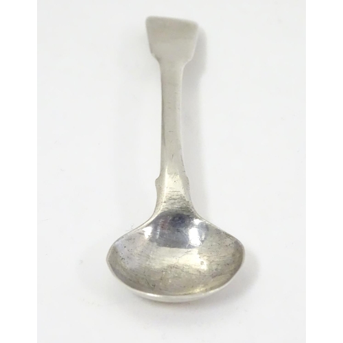 425 - A silver fiddle pattern salt spoon, hallmarked London 1810 maker TB. 4