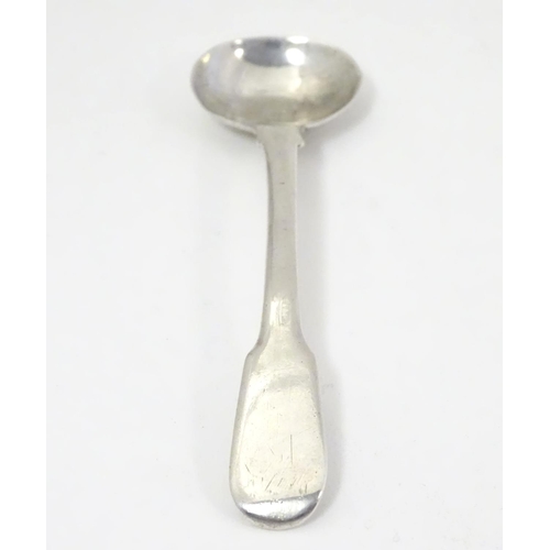 425 - A silver fiddle pattern salt spoon, hallmarked London 1810 maker TB. 4