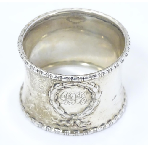 426 - A silver napkin ring with laurel chaplet decoration hallmarked Birmingham 1923, maker Docker and Bur... 