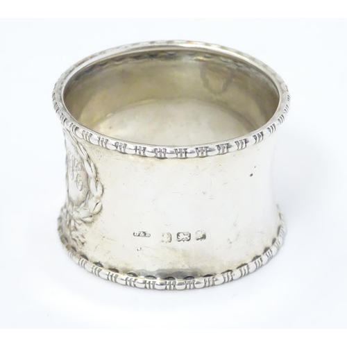 426 - A silver napkin ring with laurel chaplet decoration hallmarked Birmingham 1923, maker Docker and Bur... 