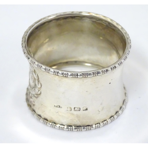 426 - A silver napkin ring with laurel chaplet decoration hallmarked Birmingham 1923, maker Docker and Bur... 