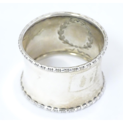 426 - A silver napkin ring with laurel chaplet decoration hallmarked Birmingham 1923, maker Docker and Bur... 