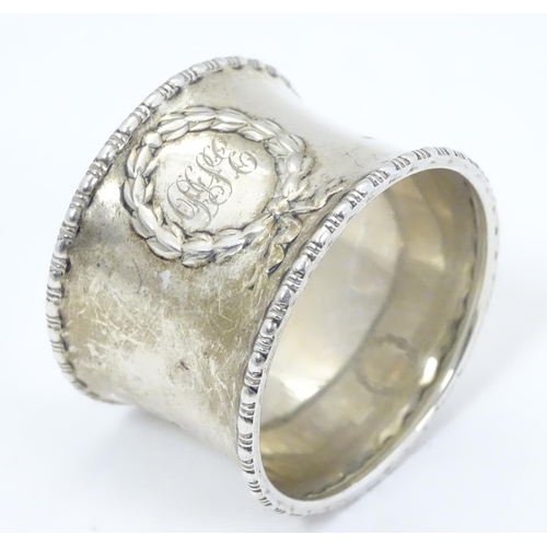 426 - A silver napkin ring with laurel chaplet decoration hallmarked Birmingham 1923, maker Docker and Bur... 