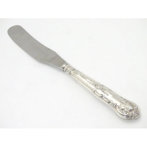 427 - A silver butter knife with Kings Pattern handle, hallmarked Sheffield 1971, maker Harrison Brothers.... 