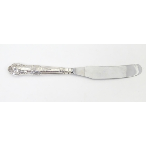 427 - A silver butter knife with Kings Pattern handle, hallmarked Sheffield 1971, maker Harrison Brothers.... 