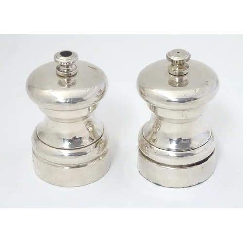 428 - Mid to late 20thC salt and pepper mills / grinders, marked under Peter Piper. Approx. 2 3/4