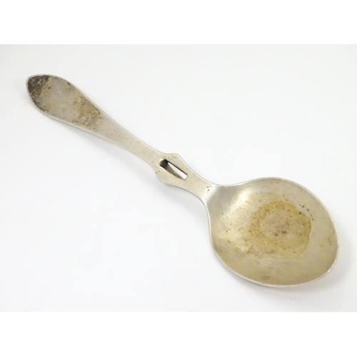 446 - A silver fiddle pattern jam / preserve spoon, hallmarked Sheffield 1939, maker Roberts & Belk. 5 1/2... 