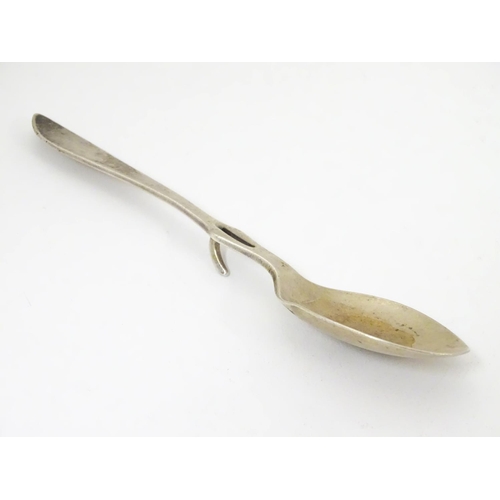 446 - A silver fiddle pattern jam / preserve spoon, hallmarked Sheffield 1939, maker Roberts & Belk. 5 1/2... 