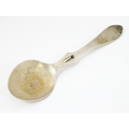 446 - A silver fiddle pattern jam / preserve spoon, hallmarked Sheffield 1939, maker Roberts & Belk. 5 1/2... 