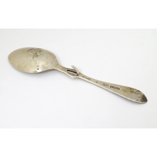 446 - A silver fiddle pattern jam / preserve spoon, hallmarked Sheffield 1939, maker Roberts & Belk. 5 1/2... 