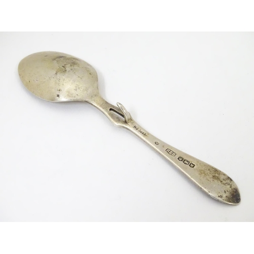 446 - A silver fiddle pattern jam / preserve spoon, hallmarked Sheffield 1939, maker Roberts & Belk. 5 1/2... 