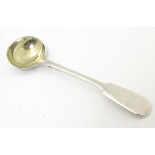 460 - A George IV silver fiddle pattern salt spoon with gilded bowl, hallmarked London 1827, maker Richard... 