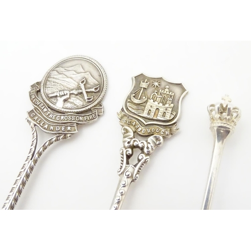 469 - 3 silver teaspoons spoons, one with handle surmounted by crest for Scarborough, hallmarked Birmingha... 