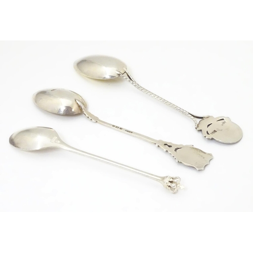 469 - 3 silver teaspoons spoons, one with handle surmounted by crest for Scarborough, hallmarked Birmingha... 