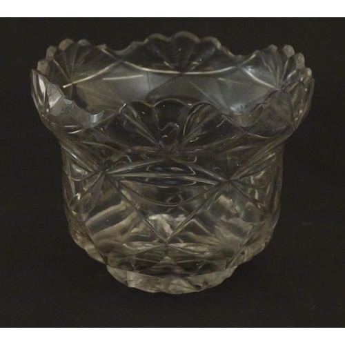 224 - A pair of cut glass bon bon bowls / epergne bowls. 3