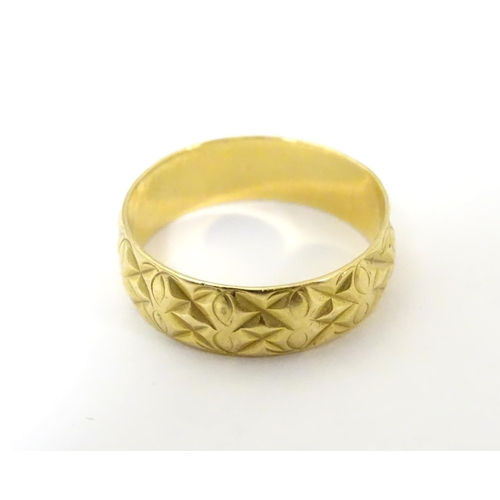 512 - An 18ct gold ring (approx 3g ). Ring size K 1/2.