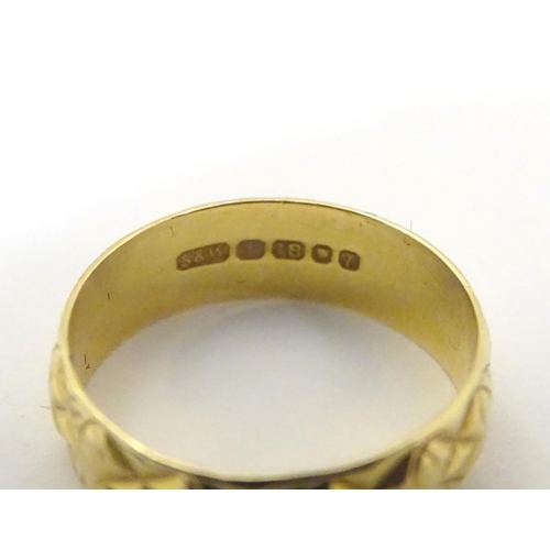 512 - An 18ct gold ring (approx 3g ). Ring size K 1/2.