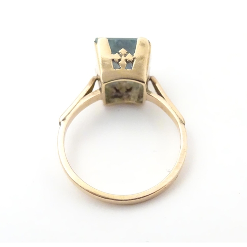 528 - A 14ct gold ring set with baguette coloured blue stone. Ring size approx K