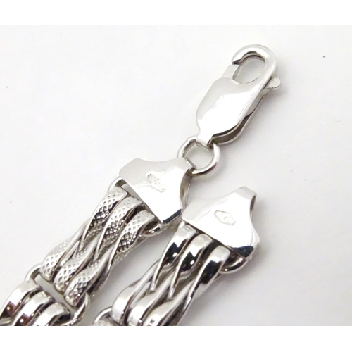 547 - A 9ct white gold bracelet approx 7 1/2