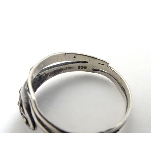 553 - Eleven assorted silver and white metal rings (11)