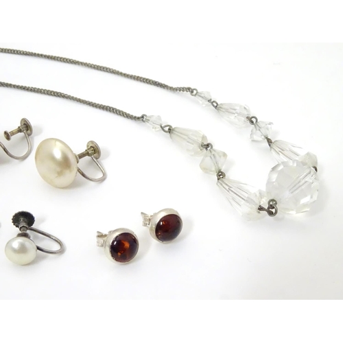 559 - Assorted jewellery to include drop earrings formed as cats, stud earrings etc