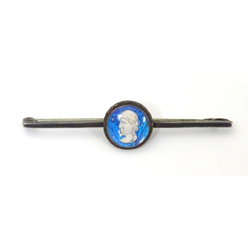 563 - A white metal bar brooch, stamped STERLING BERMUDA, the central circular section containing a white ... 