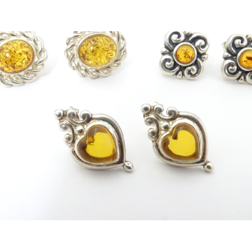 564 - 5 assorted pairs of silver and silver plate earrings, some set with amber cabochon