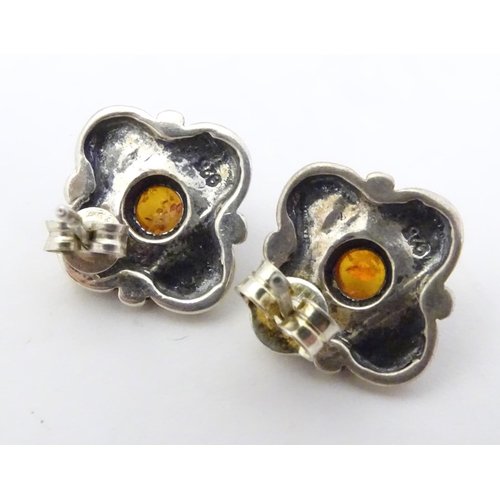 564 - 5 assorted pairs of silver and silver plate earrings, some set with amber cabochon