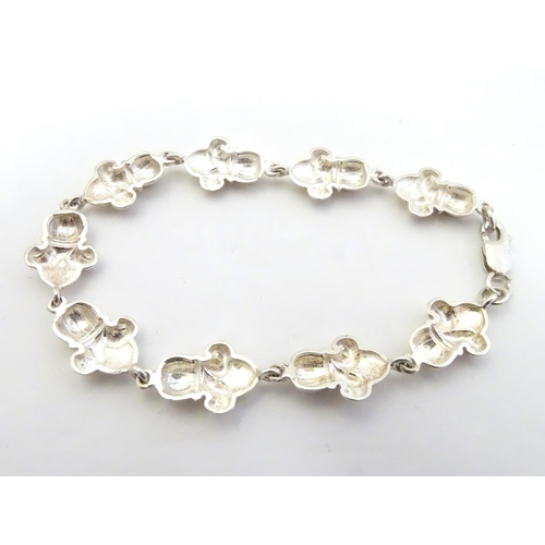 569 - A silver bracelet approx. 7 1/2