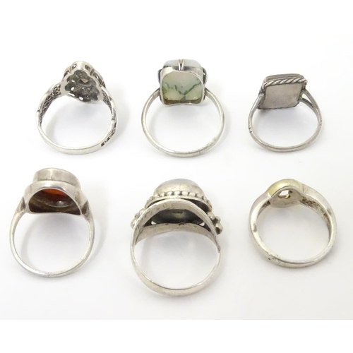 571 - 6 assorted silver and white metal rings, one with cameo detail another with agate. (6)