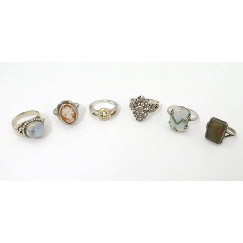 571 - 6 assorted silver and white metal rings, one with cameo detail another with agate. (6)